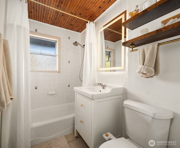 11902 21st Avenue SW, Burien, WA 98146