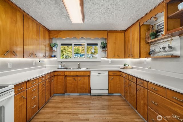 11902 21st Avenue SW, Burien, WA 98146