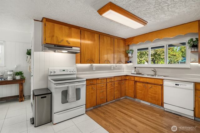 11902 21st Avenue SW, Burien, WA 98146