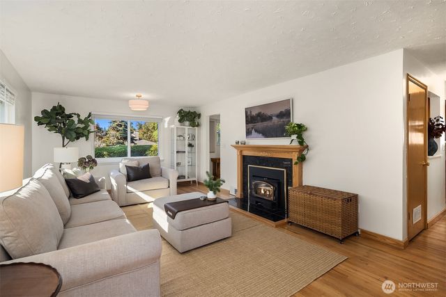 11902 21st Avenue SW, Burien, WA 98146