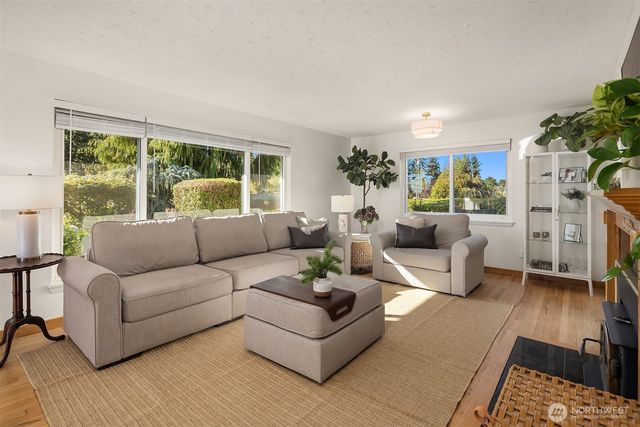 11902 21st Avenue SW, Burien, WA 98146