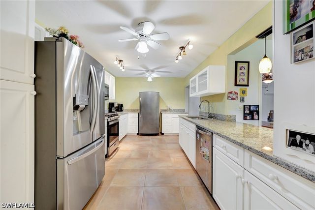 360 16th AVE NW, Naples, FL 34120