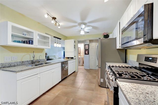 360 16th AVE NW, Naples, FL 34120