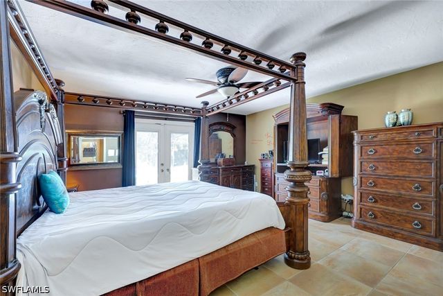 360 16th AVE NW, Naples, FL 34120