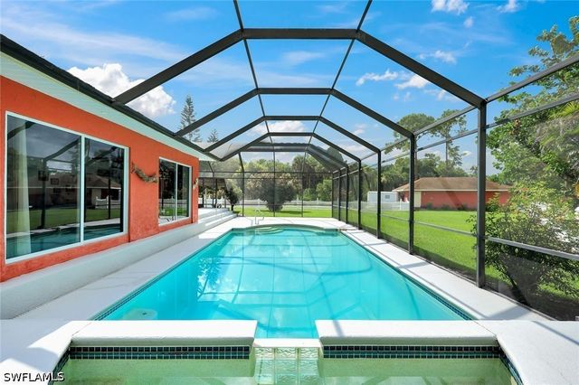 360 16th AVE NW, Naples, FL 34120