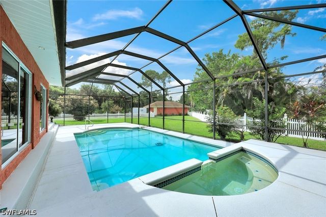 360 16th AVE NW, Naples, FL 34120
