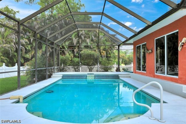 360 16th AVE NW, Naples, FL 34120