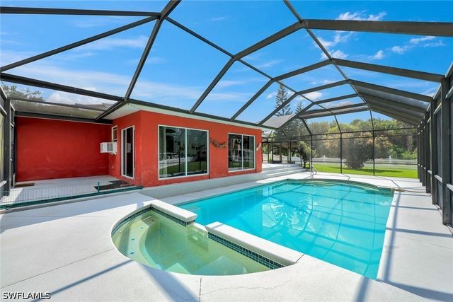 360 16th AVE NW, Naples, FL 34120