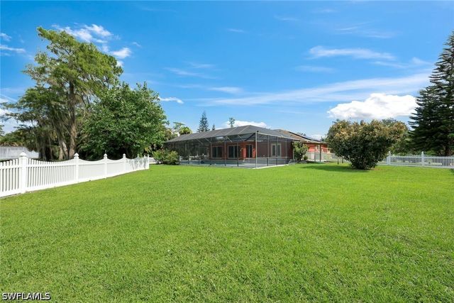 360 16th AVE NW, Naples, FL 34120