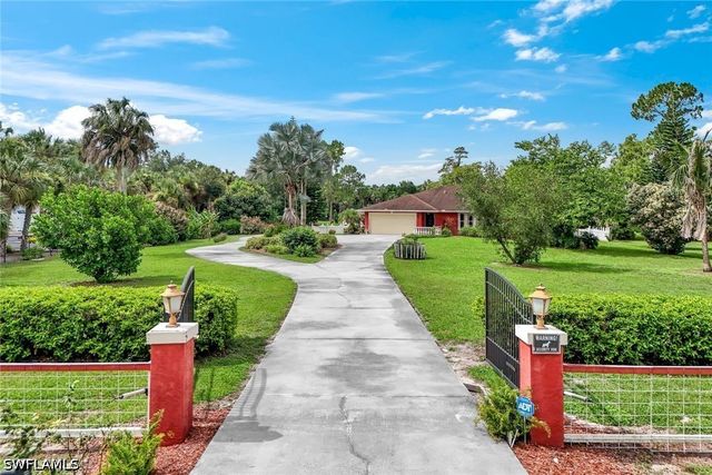 360 16th AVE NW, Naples, FL 34120