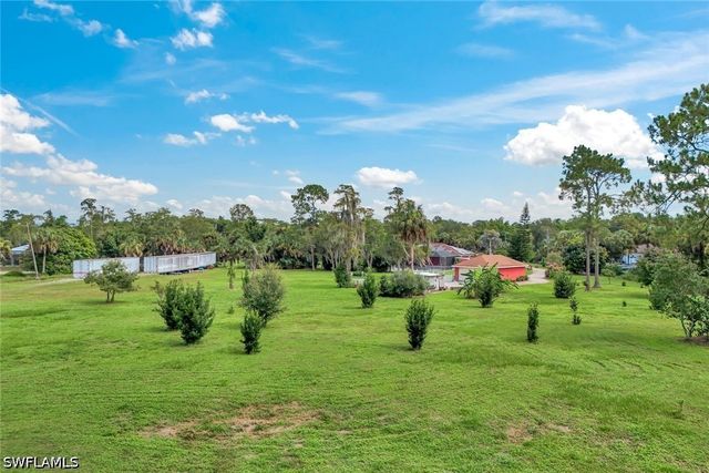 360 16th AVE NW, Naples, FL 34120