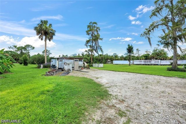 360 16th AVE NW, Naples, FL 34120