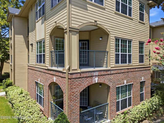 7800 POINT MEADOWS Drive 621, Jacksonville, FL 32256