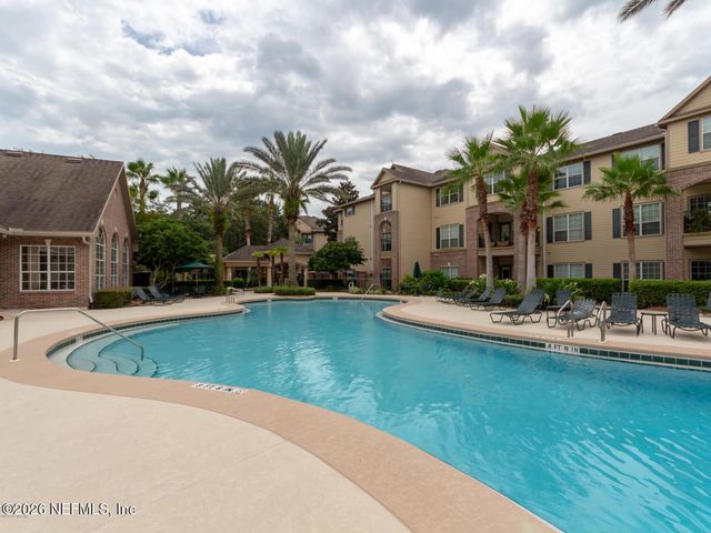 7800 POINT MEADOWS Drive 621, Jacksonville, FL 32256