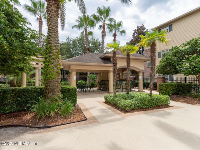 7800 POINT MEADOWS Drive 621, Jacksonville, FL 32256