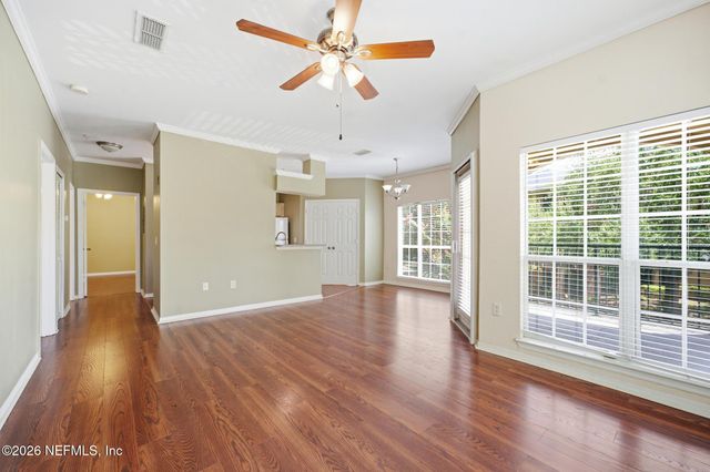 7800 POINT MEADOWS Drive 621, Jacksonville, FL 32256