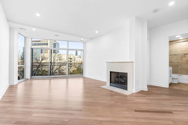 914 W Hubbard Street 305, Chicago, IL 60642