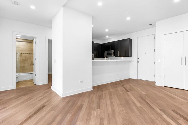 914 W Hubbard Street 305, Chicago, IL 60642