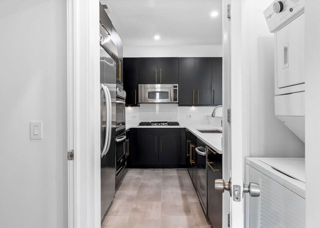 914 W Hubbard Street 305, Chicago, IL 60642