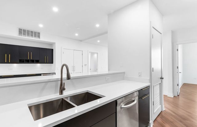 914 W Hubbard Street 305, Chicago, IL 60642