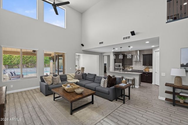 10738 W WHITEHORN Way, Peoria, AZ 85383