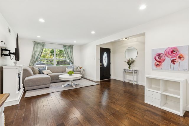 10626 Larchfield Lane, Dallas, TX 75238