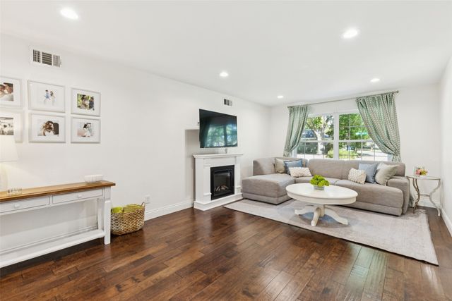 10626 Larchfield Lane, Dallas, TX 75238