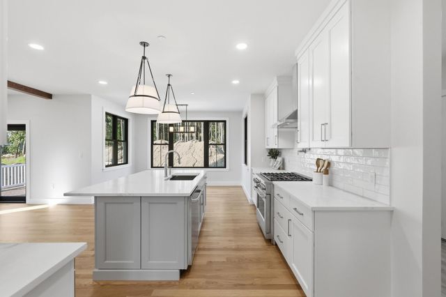 17 Newbury Road, Pelham, NH 03076