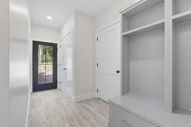 17 Newbury Road, Pelham, NH 03076