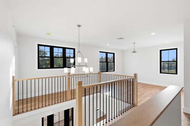 17 Newbury Road, Pelham, NH 03076