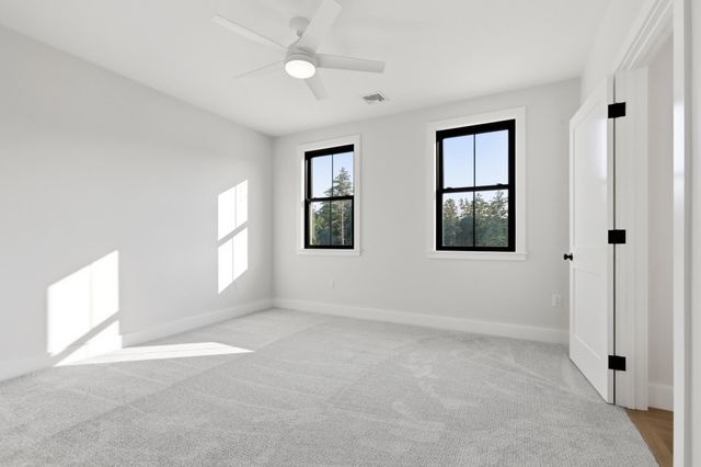17 Newbury Road, Pelham, NH 03076