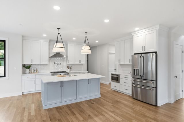 17 Newbury Road, Pelham, NH 03076