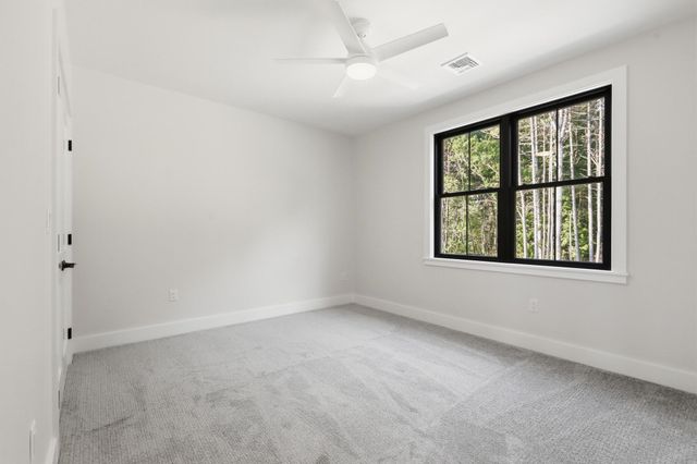 17 Newbury Road, Pelham, NH 03076