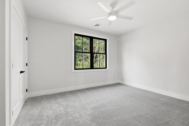 17 Newbury Road, Pelham, NH 03076