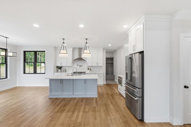 17 Newbury Road, Pelham, NH 03076