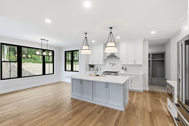 17 Newbury Road, Pelham, NH 03076