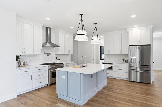 17 Newbury Road, Pelham, NH 03076