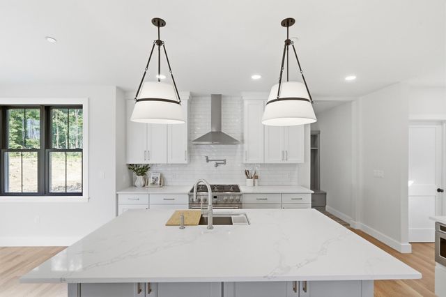 17 Newbury Road, Pelham, NH 03076