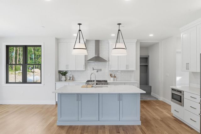 17 Newbury Road, Pelham, NH 03076