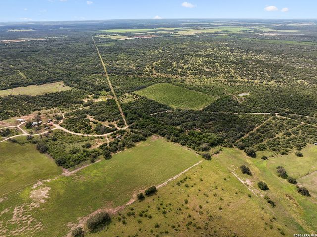 547 COUNTY ROAD 3401, Hondo, TX 78861