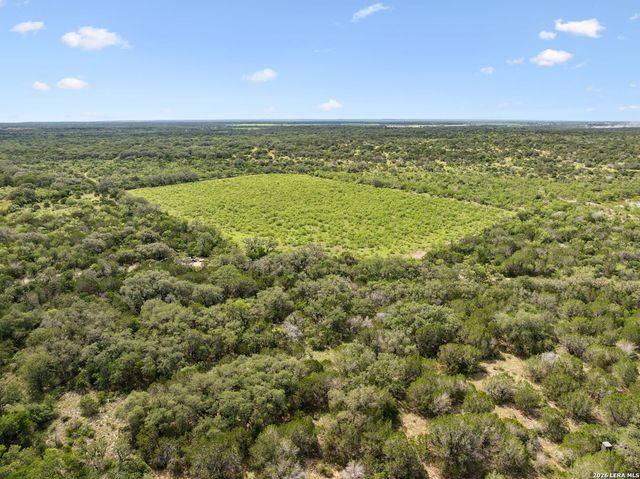 547 COUNTY ROAD 3401, Hondo, TX 78861