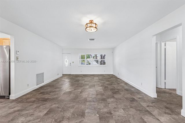 8855 NW 10th Pl, Plantation, FL 33322