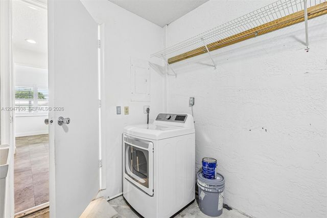 8855 NW 10th Pl, Plantation, FL 33322