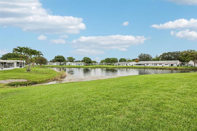 8855 NW 10th Pl, Plantation, FL 33322
