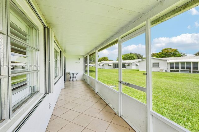 8855 NW 10th Pl, Plantation, FL 33322