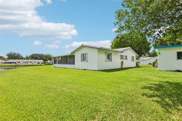 8855 NW 10th Pl, Plantation, FL 33322
