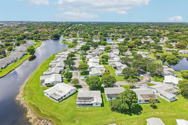 8855 NW 10th Pl, Plantation, FL 33322