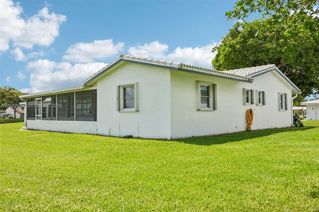 8855 NW 10th Pl, Plantation, FL 33322