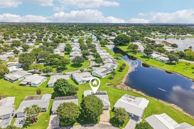 8855 NW 10th Pl, Plantation, FL 33322
