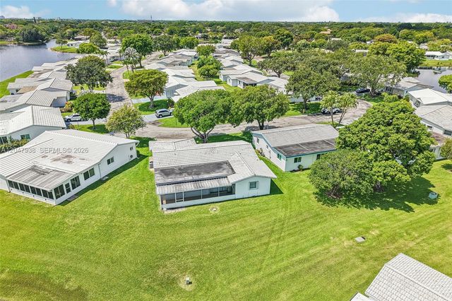 8855 NW 10th Pl, Plantation, FL 33322